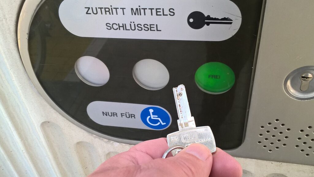immagine che rappressenta eurokey, chiave che permette alle persone con disabilità di muoversi e accedere a servizi dedicati.